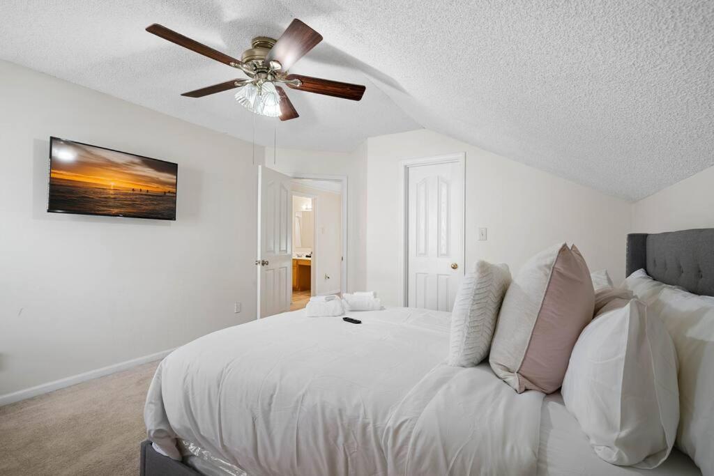 Cozy 4B 2 5B University Home King Beds Jacuzzi シャーロット エクステリア 写真